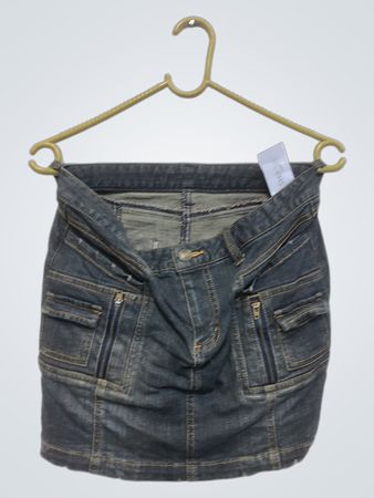 Jeansrock mit Reißverschlüssen und Taschen