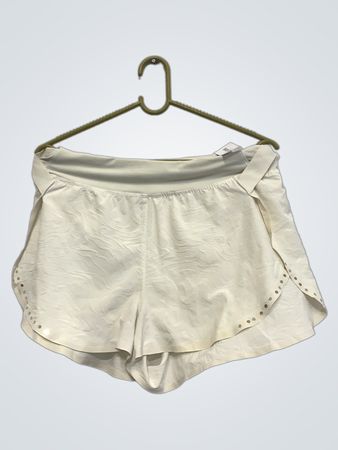 Weiße strukturierte Shorts mit Strassdetails