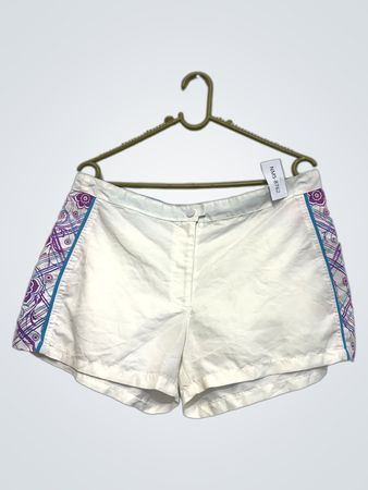 Weiße BRUGI Shorts mit lila und blauer Borte