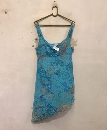 Blaues Blumendruckkleid