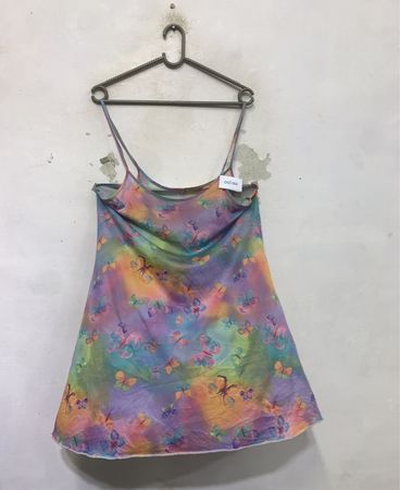 Schmetterlingsdruck Slipkleid mit Batikmuster