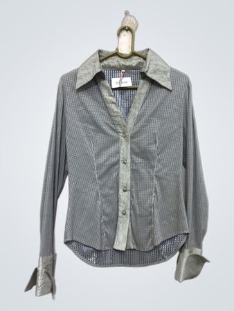 Silberbluse mit Etikett JT-1650