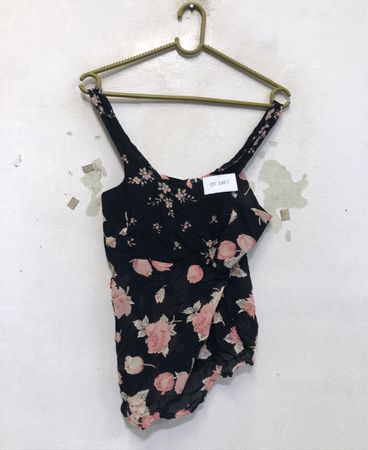 Schwarzes Blumenmuster Tanktop