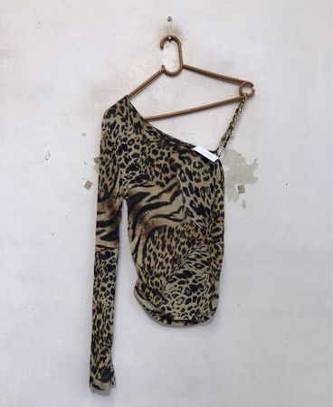 Einseitiges Leopardenmuster-Oberteil mit Kettendetail