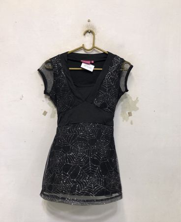 Mädchen Mädchen schwarzes Spinnennetz-Print Top