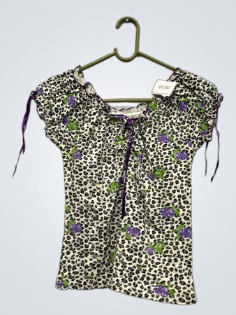 Top mit Leopardenmuster und floralen Akzenten