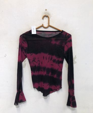 Mesh Langarmshirt mit Batikdruck