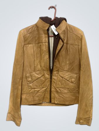 Braune Lederjacke mit Kapuze