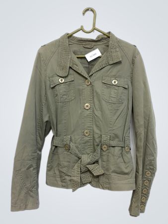 Grüne Gürteljacke mit Knöpfen