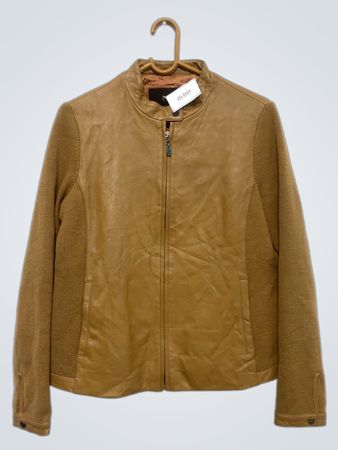 Braune Leder- und Strickjacke