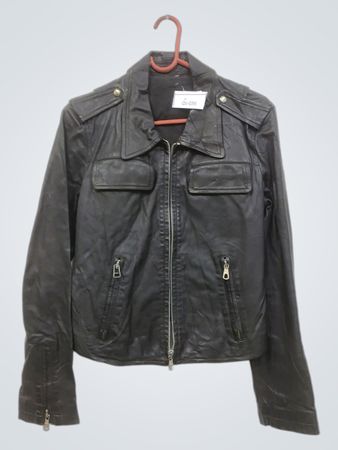 Schwarze Lederjacke