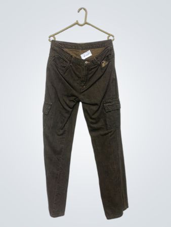Braune Cargo-Hose mit besticktem Detail