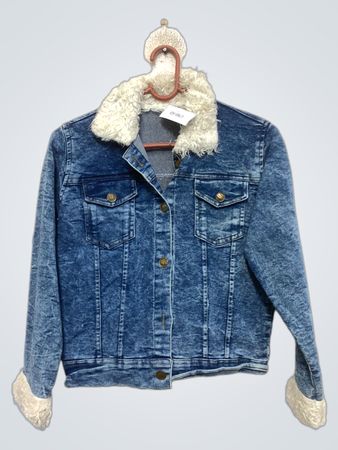 Jeansjacke mit Fellkragen