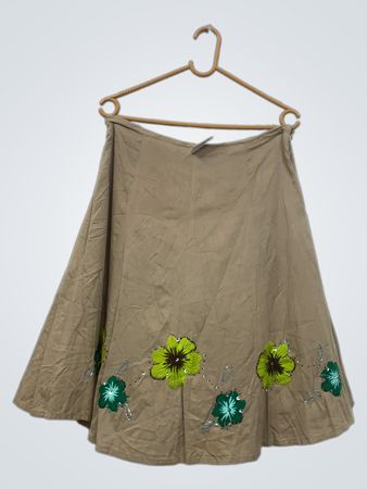 Brauner Rock mit floralem Stickerei