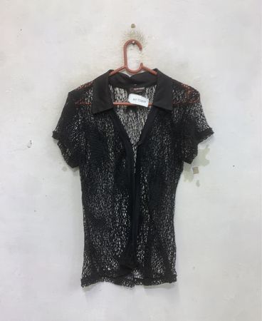 NEW-TIME PARIS Schwarzes Mesh-Hemd mit Kragen