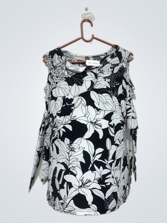 Top mit floralem Druck und kalten Schultern