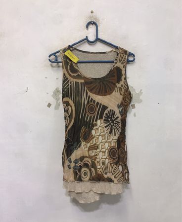 Ärmelloses Tanktop mit abstraktem Print und gerafftem Saum