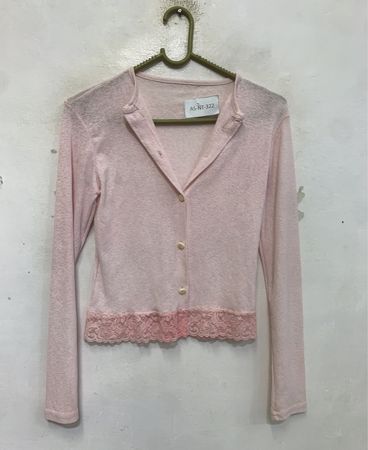 Rosa Cardigan mit Spitzenbesatz