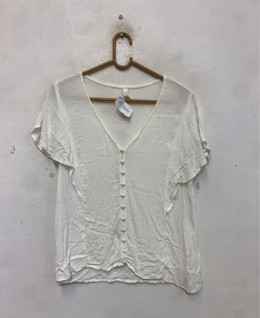 Weißes V-Ausschnitt-Button-Up-Top