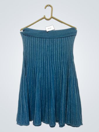 Blauer Faltenstrickrock