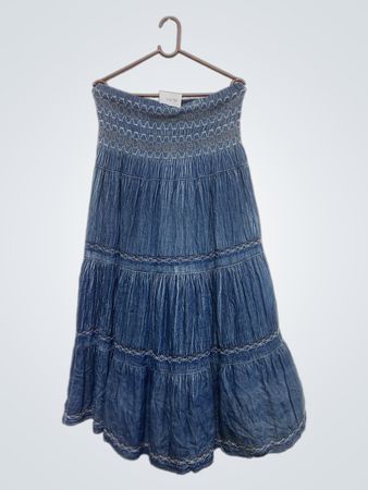 Blauer gestufter Smocked-Maxikilt