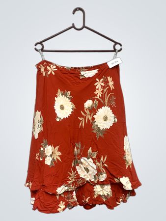 Roter Blumenrock