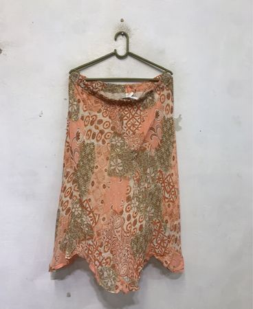 Orange und braun gemusterter Rock