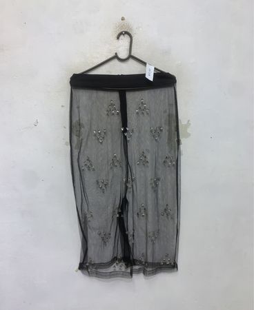 Schwarze durchsichtige Hose mit silbernen Pyramiden-Nieten