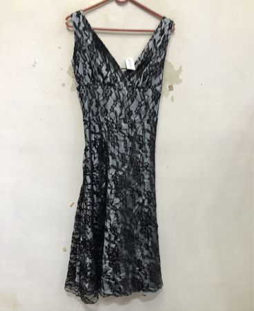 Schwarzes Spitzenkleid