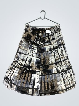 Rock mit abstraktem Druck