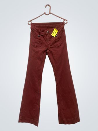 Rote Flare-Hose