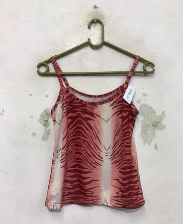 Rote und weiße Tiermuster-Top.