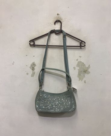 Hellblaue Strass-Schultertasche