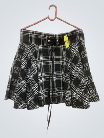 Schwarz-weiß kariertes Rock mit Schnürdetail