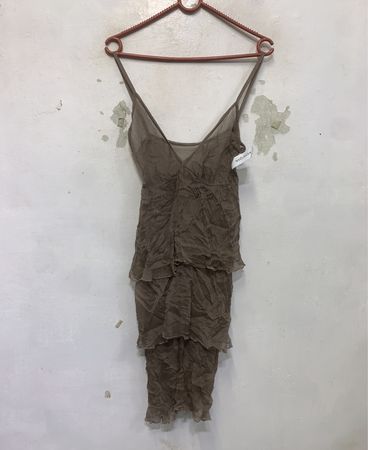 Braunes schichtetes Kleid