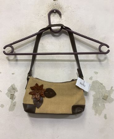 Beige Gewebte Schultertasche mit floralem Applikation