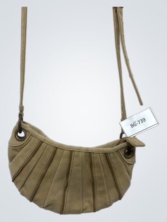 Beige gefaltete Schultertasche