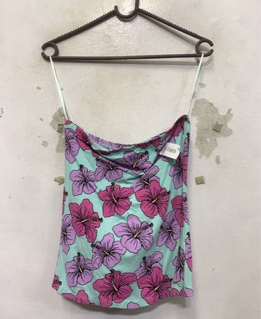Trägerloses Top mit Hibiskusprint