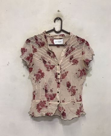 Durchsichtige Blumenbluse mit Faltendetail