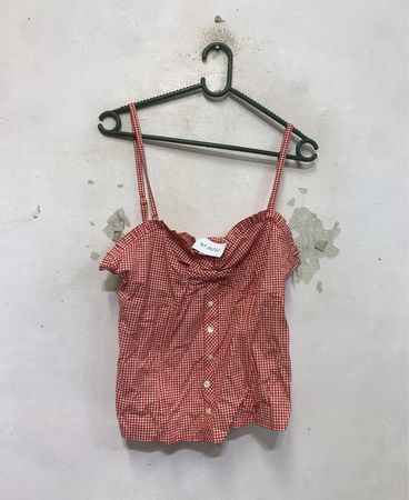 Rotes und weißes Karomuster-Cami-Top mit Knöpfen