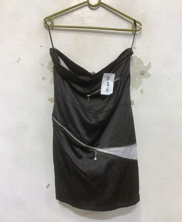 Cooles Party-Kleid in Schwarz mit Reißverschlüssen