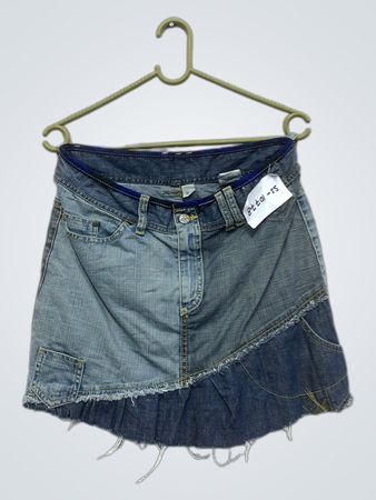 Denimrock mit Rüschenabschluss