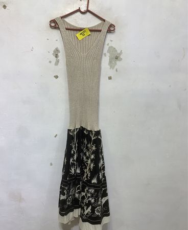 KATMAY ärmelloses Rippstrickkleid mit bedrucktem Rock