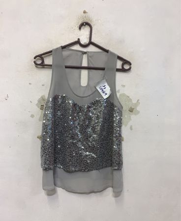 Graues Pailletten-Top