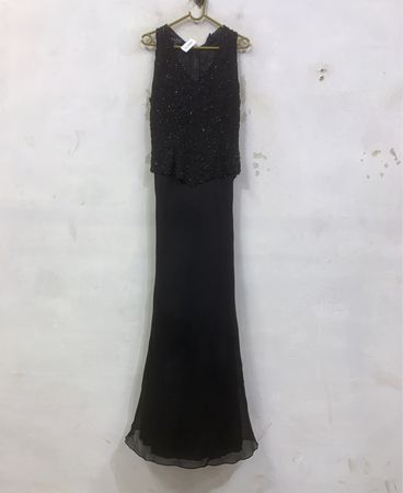 JKARA NEW YORK Schwarzes, mit Perlen besetztes Maxikleid mit V-Ausschnitt und ärmellos, Größe 6