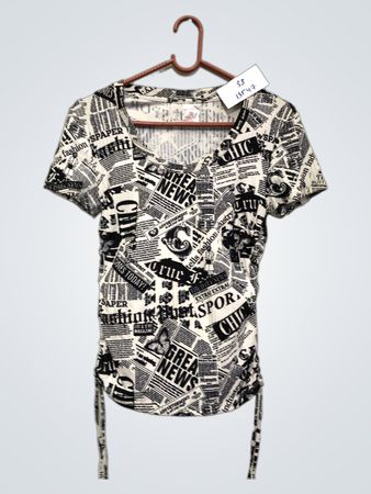 T-Shirt mit Zeitungdruck
