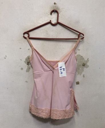 Rosa Camisole mit Spitzenbesatz