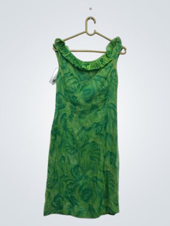 Grünes Kleid mit Rüschenkragen