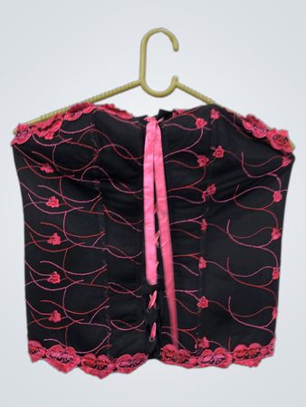 Schwarzes Korsett mit pinker Stickerei und Spitzenbesatz