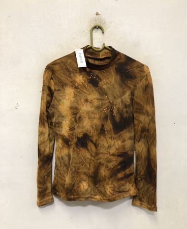 Braunes Batik-Langarmshirt mit Strasssteinen
